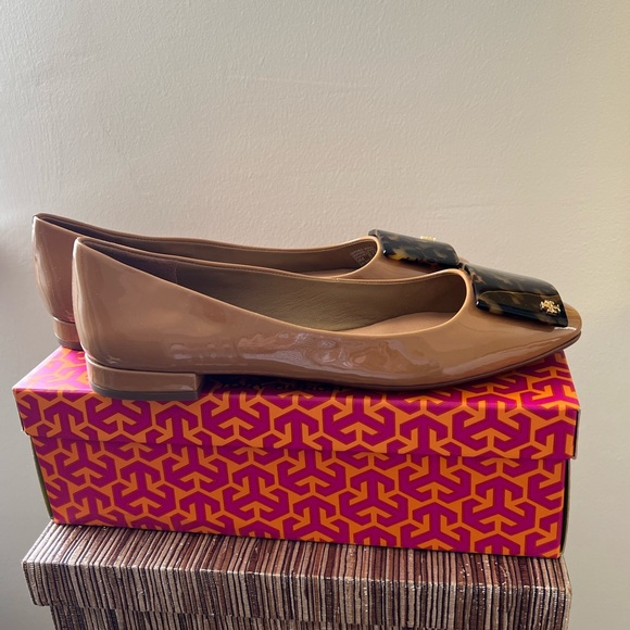 NWT TORY BURCH Patent Leather Tan Flats with Tortoise Detail. Size 9 - Picture 4 of 11